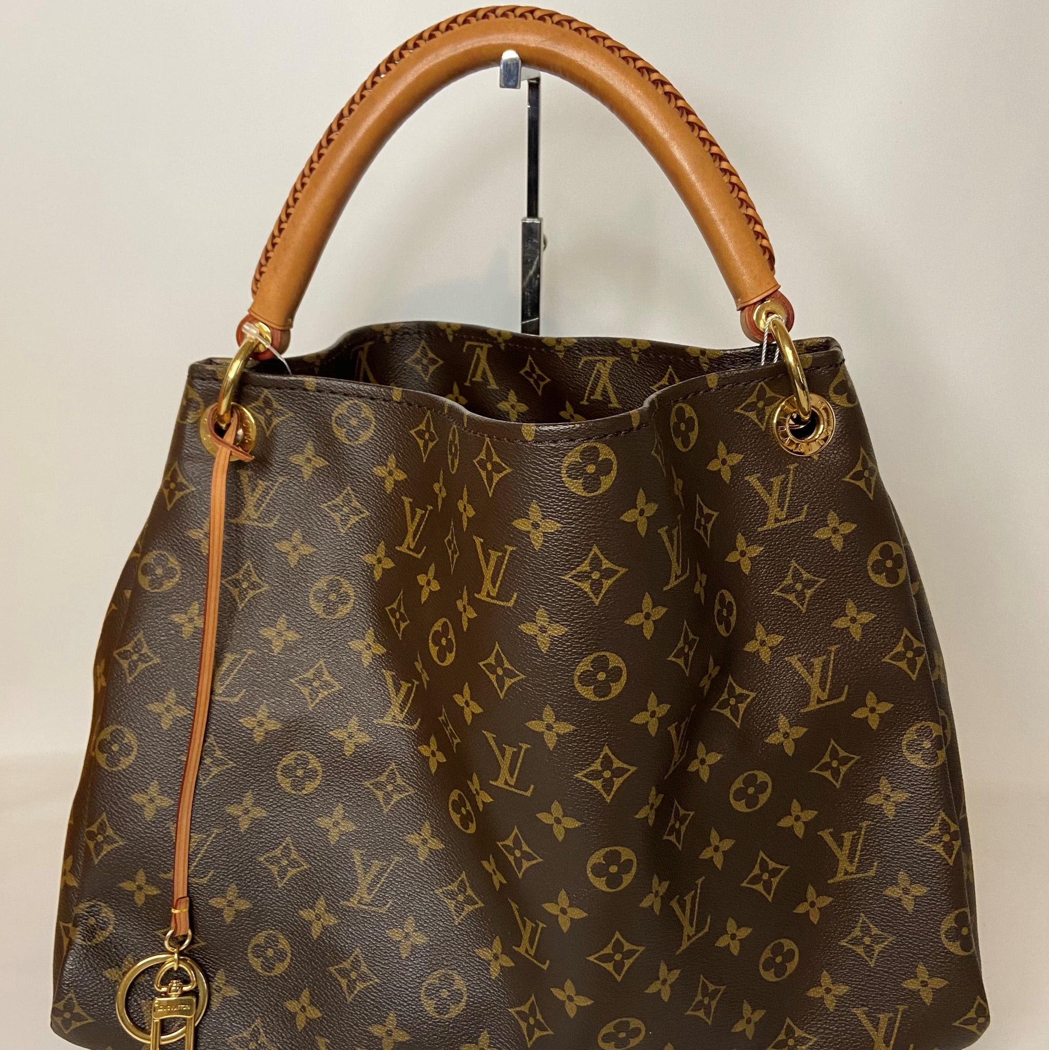 How To Spot a Fake Louis Vuitton Artsy MM