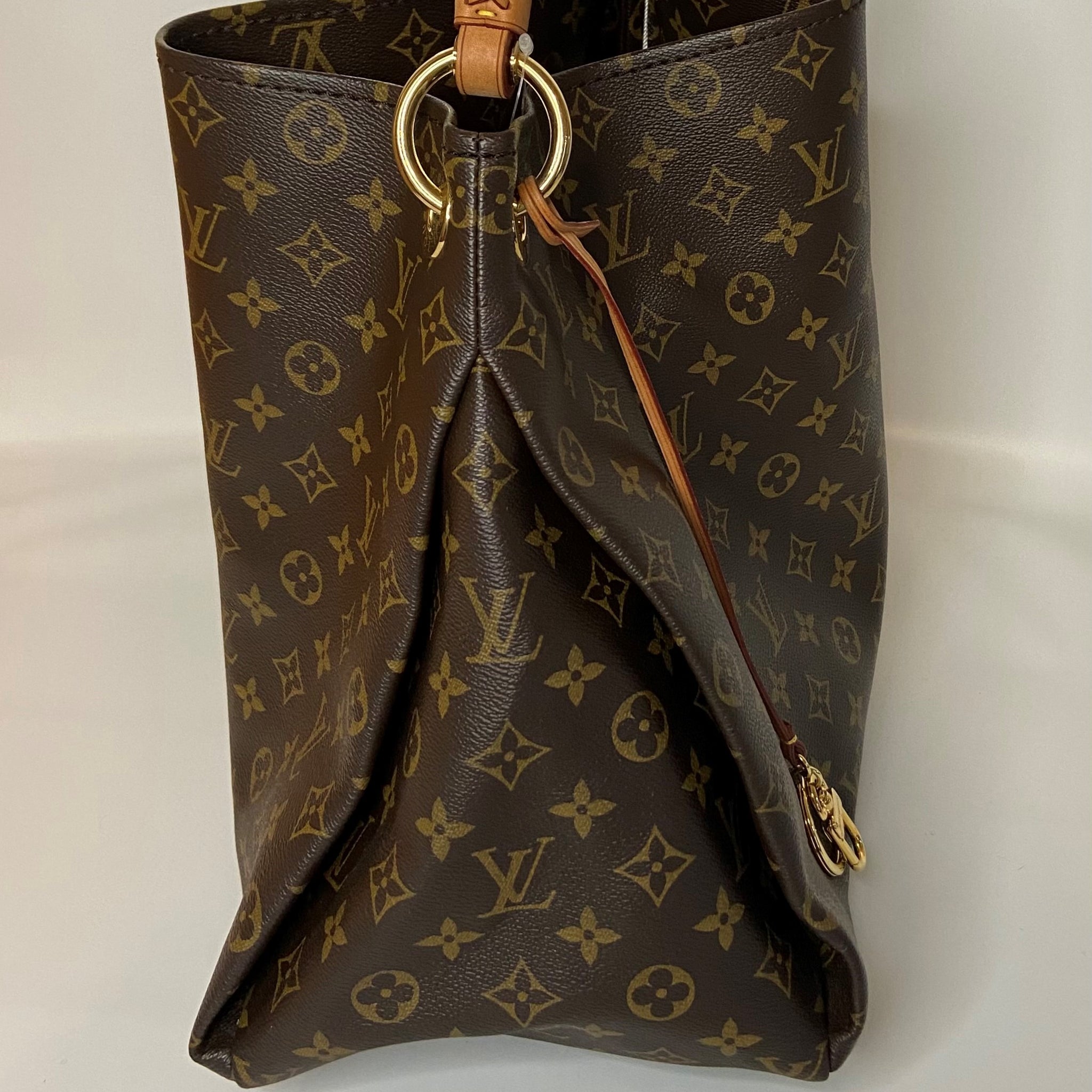 How To Spot a Fake Louis Vuitton Artsy MM