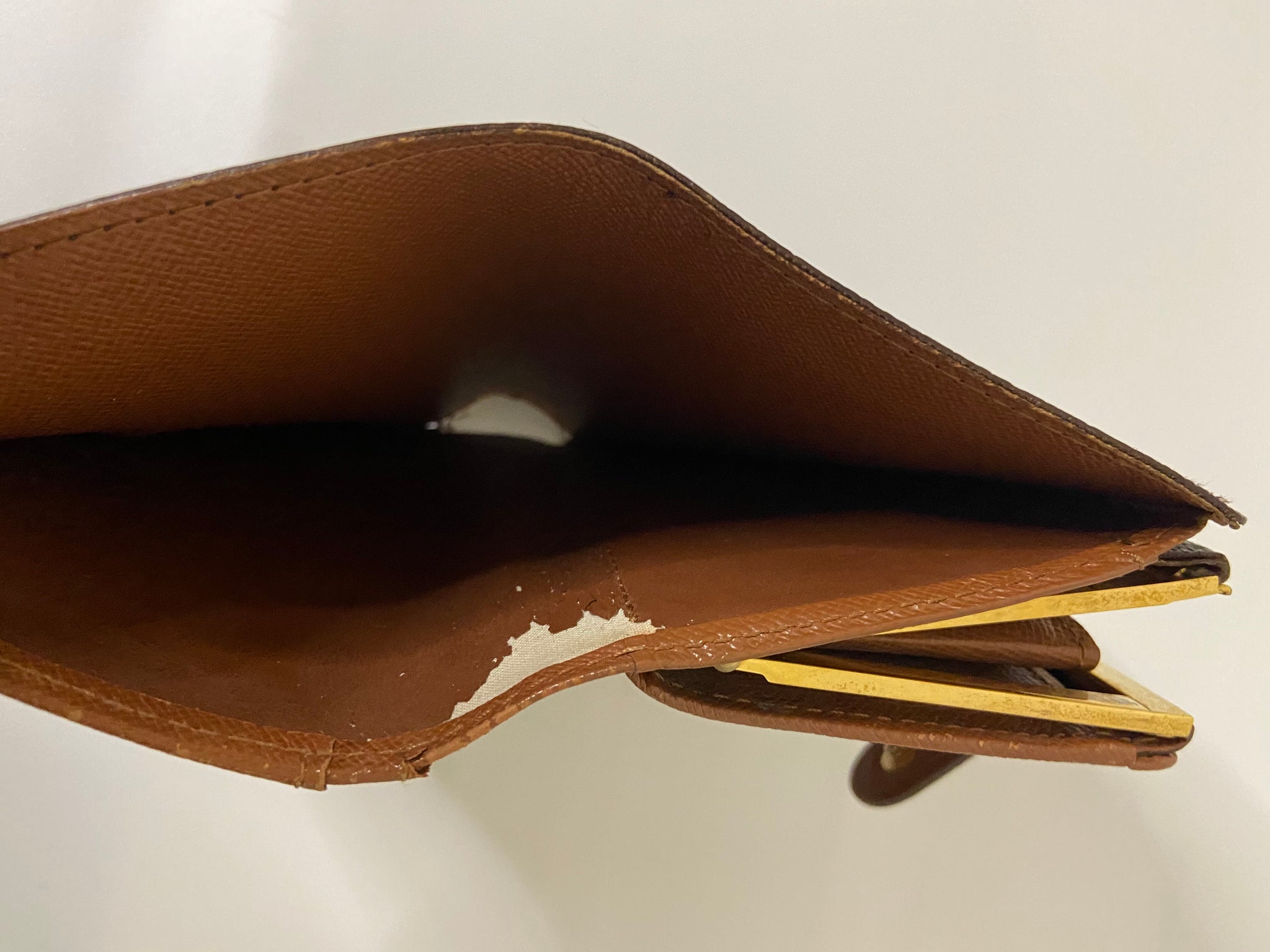 LV kisslock wallet