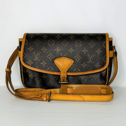 ♥️ Authentic Louis Vuitton Artsy MM in Monogram